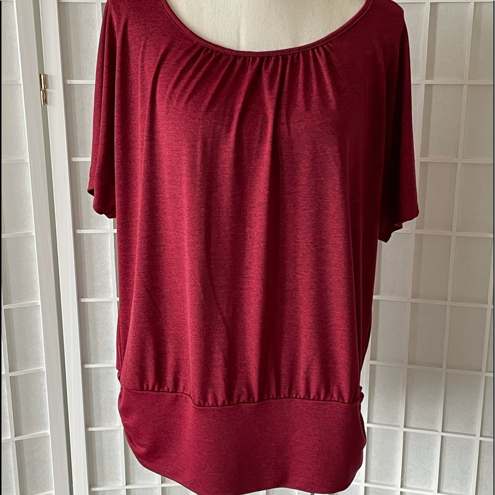 Short sleeve dress top with cross backing